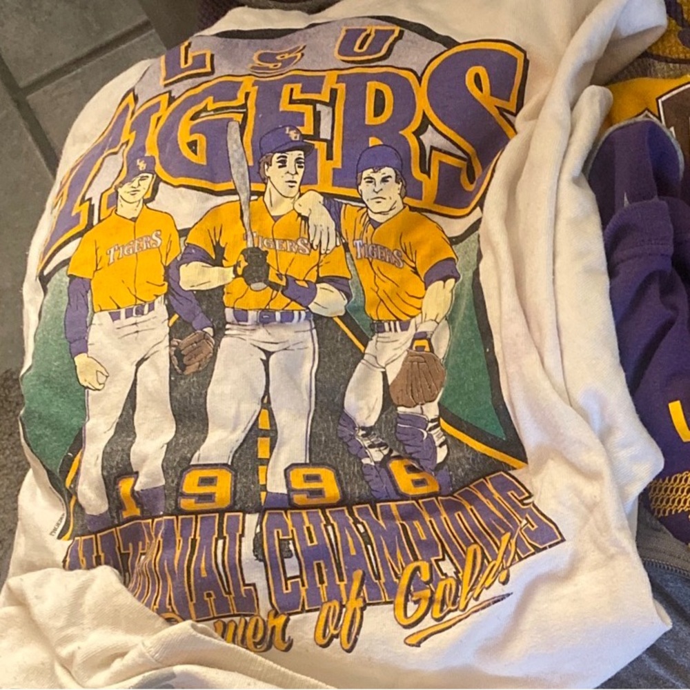 Vintage Large LSU baseball national championship T shirt 1996